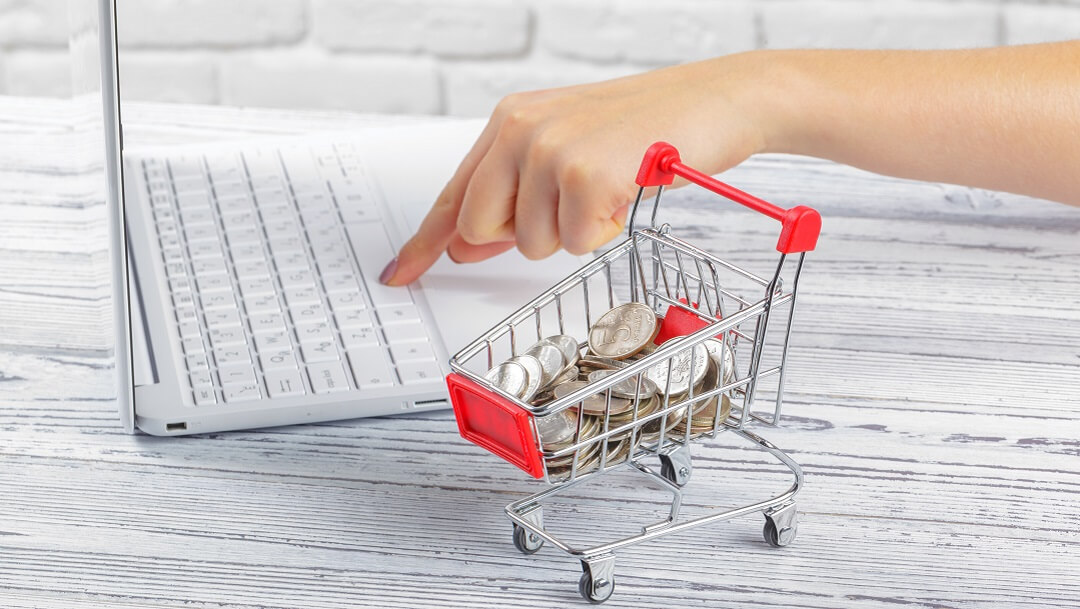 Online order cycle: Laptop with mini shopping cart
